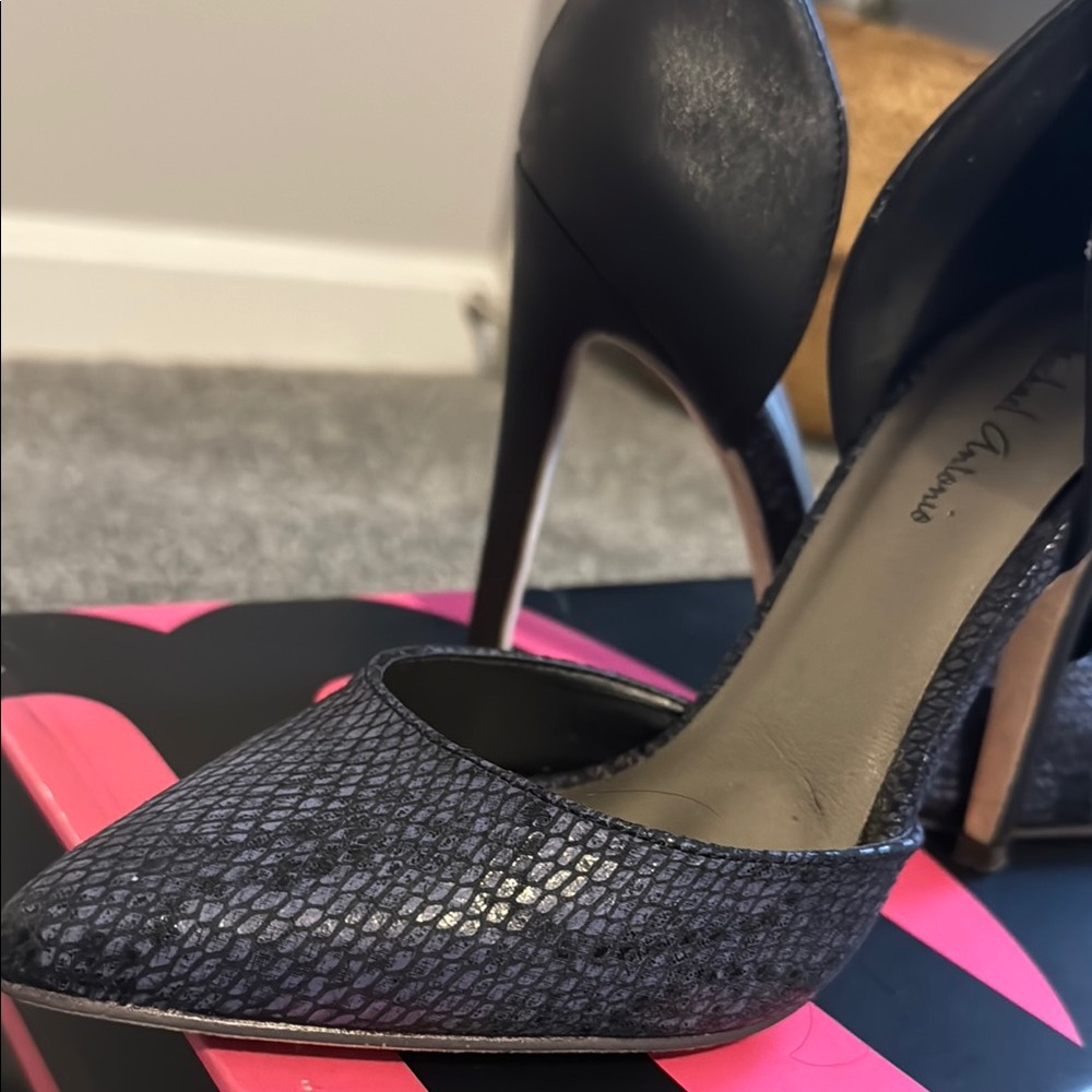Black Textured Women's Heels size 7.5